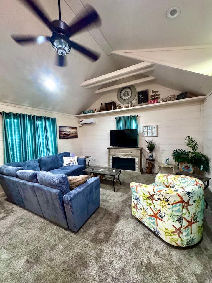 Saltyairretreat/saltyhook/guppie - Port Lavaca, TX