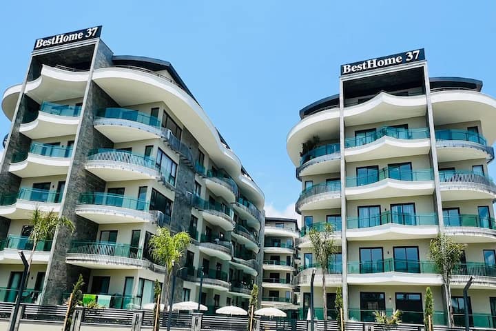 Апартаменты в самом центре Алании, частный пляж - Alanya