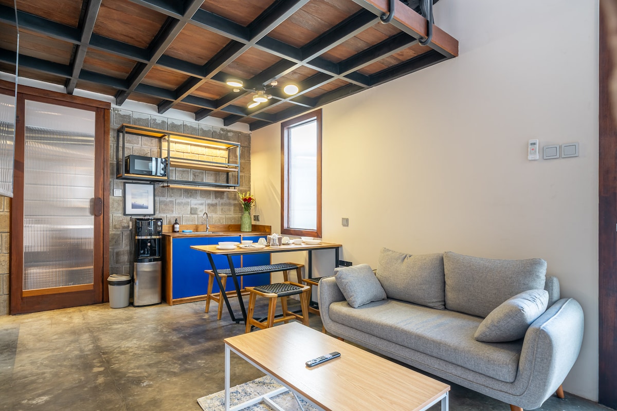 Rental unit in Kuta Utara · ★5.0 · 1 bedroom · 1 bed · 1 private bath, comparable Airbnb