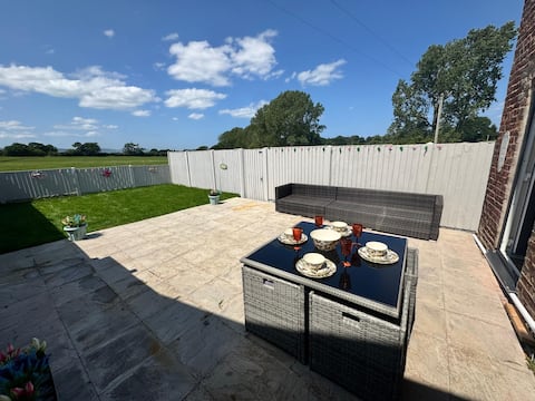 Dwylig Isa Barn & Communal Games Room/Games Area