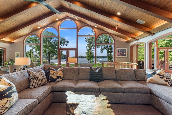 Luxury 8-br Lake Home With Pool, Arcade, Cinema - Mud Lake, Oconomowoc