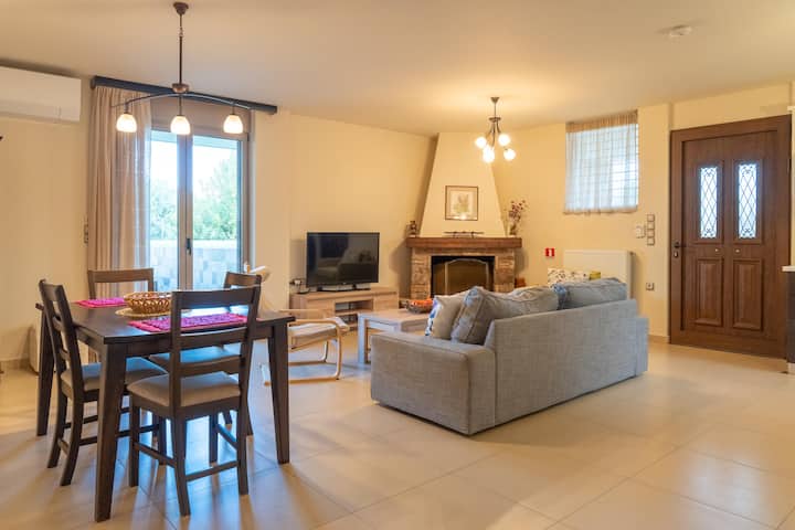 Villa Polyxeni 5br | 12 Guests | Pool | 150m Beach - Халкида