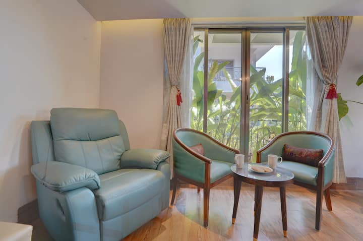 Tranquil 2 Bhk Escape W/ Bathtub, Balcony & View - Lonavla