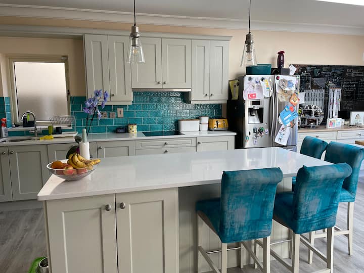 Bed & Breakfast: Modern Room In A Family Home - Malahide