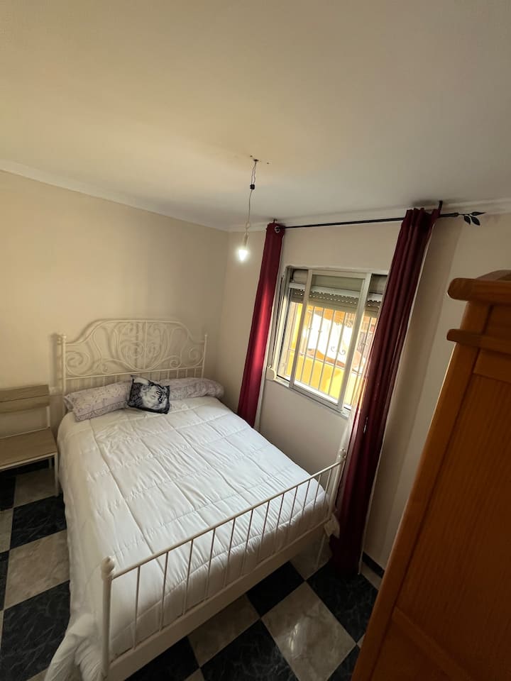 Habitación Disponible En Motril - Motril