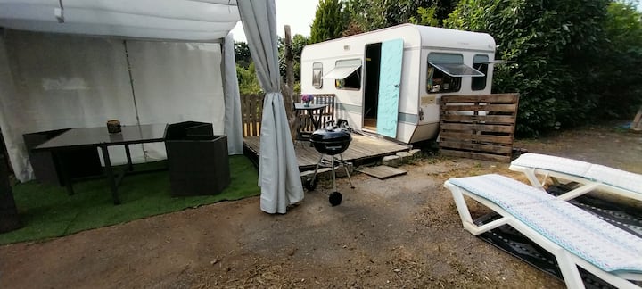 Caravane Dans La Campagne Bretonne - Quimper