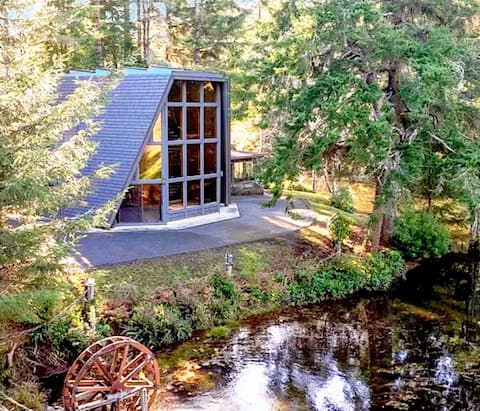 Private Lake Glass House. 180° Water Views & Dock