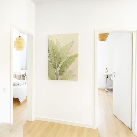 Successful Airbnb property: 3 beds, parking, terrace - Cora Apartment in Florești