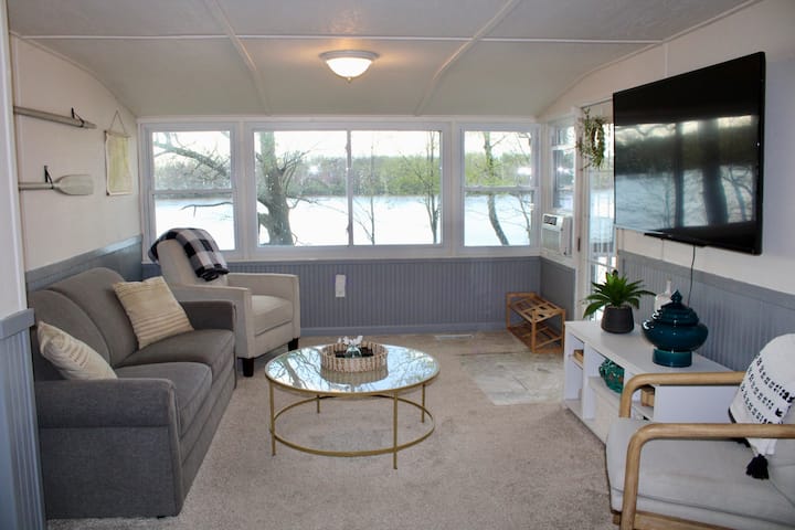 Casa Laura - Peaceful Riverfront Escape - Bowling Green, OH