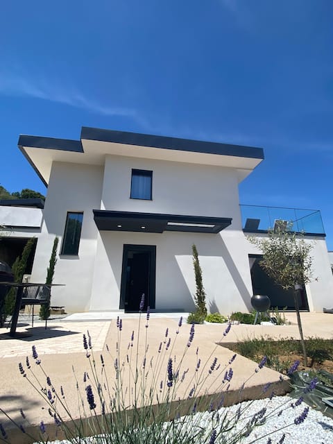 Contemporary villa with pool