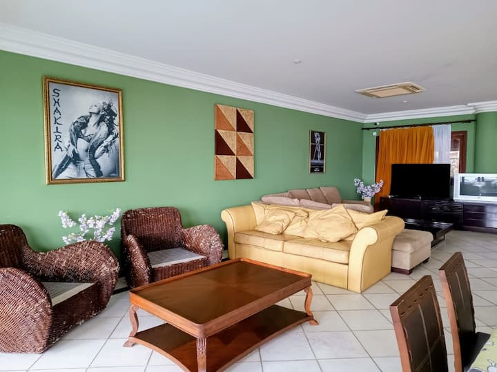 Мало ќоше за опуштање и разговор по денот поминат на сонце