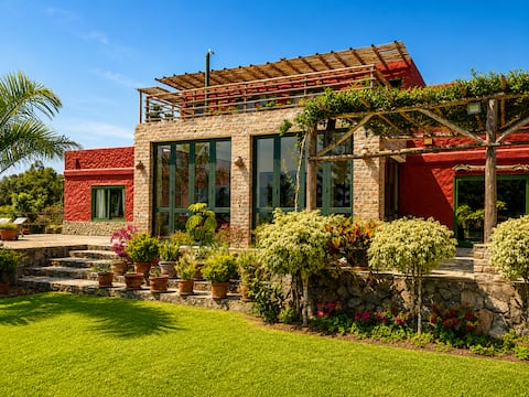 Quiet country house in Azpitia