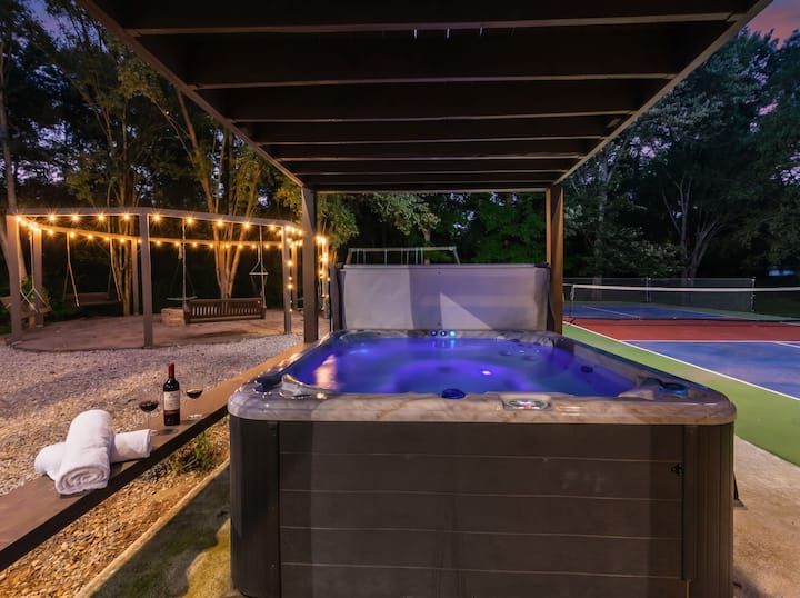Spacious Cabin | Pickleball Court | Family Fun!