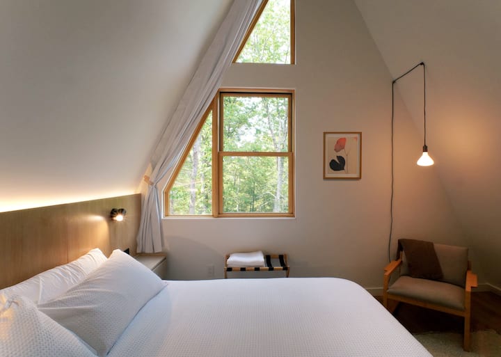 Master Bedroom w/King Bed