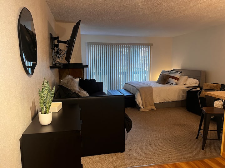 *Ski-in Studio Condo In The Heart Of Girdwood* - Alyeska, AK