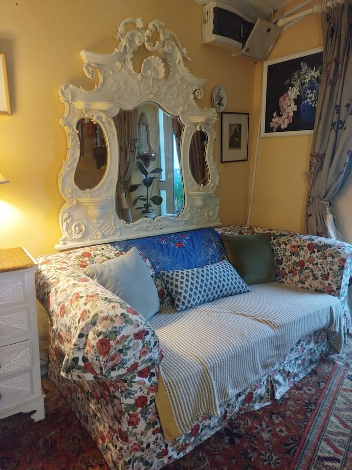 The Titanic  Self-contained Small Flat Own Access - Cork
