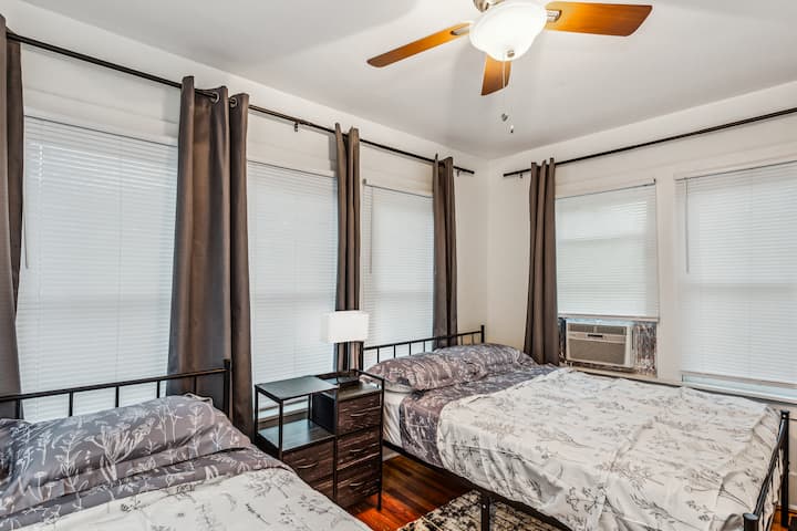 Оваа спална соба може да биде потопла за неколку степени во текот на жешките денови поради дизајнот на куќата
Ако е потребно, користете клима уред во секое време