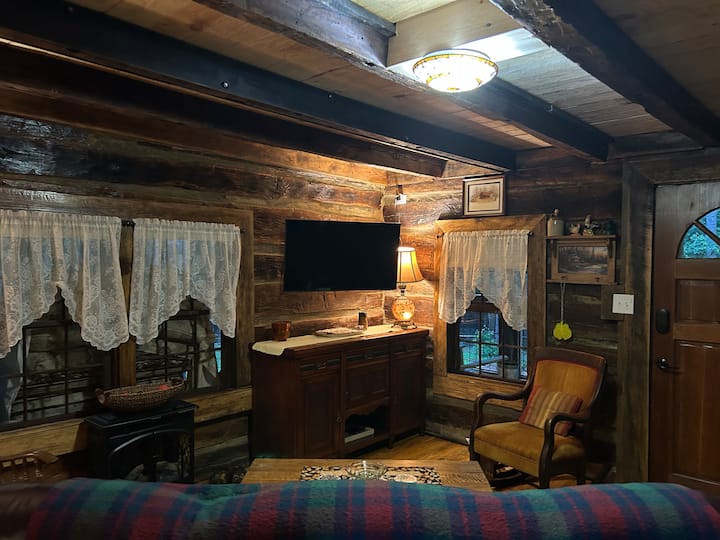 Double T Ranch 160 Year Old Cabin. Cabin B - Watts Bar Lake, TN