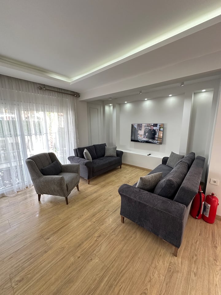 Yıl Boyu Isıtmalı ÖZel Havuzlu Lüks Villa - Davutlar