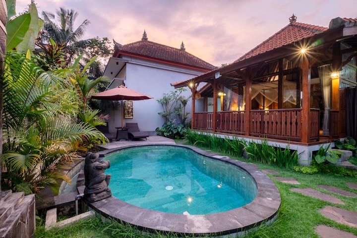 Private Romantic Celebration Stay In Ubud - インドネシア