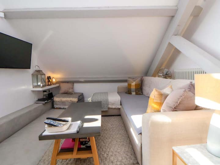 The One, Penthouse Apt Within A Converted Chapel - Chester Zoo