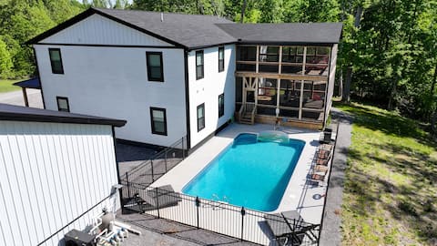 *New! *Dock! Pool! *Hot Tub! *Games! *Sleeps 18! *