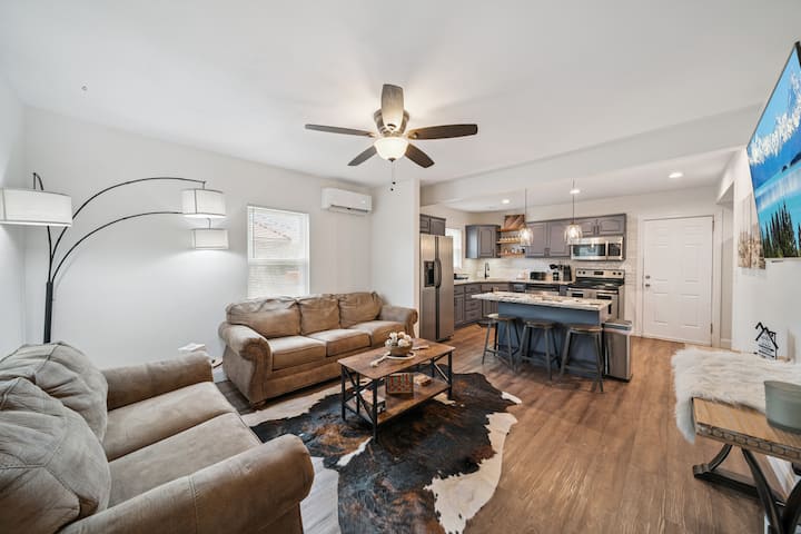 3 Bed Farmhouse-arcade Games & Air Hockey - Tulsa, OK