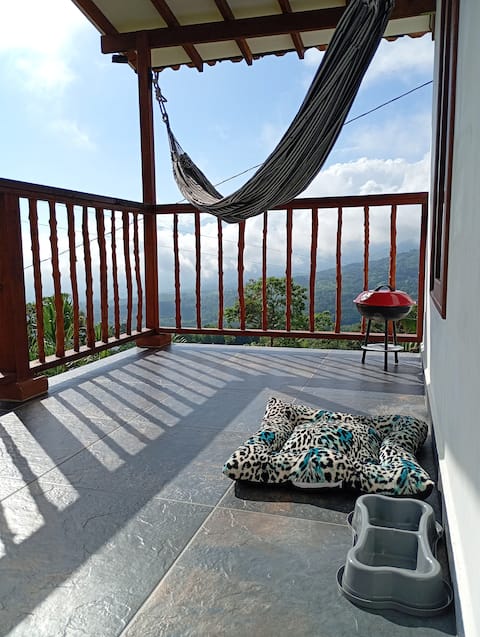 Panoramic cabin in the clouds in Támesis
