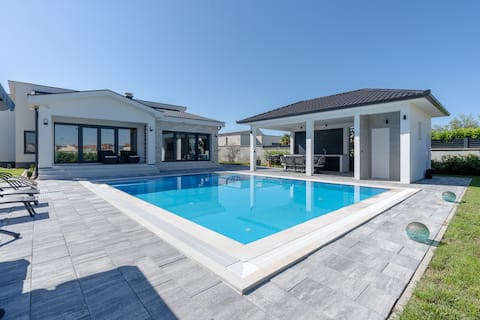 Villa Mirage