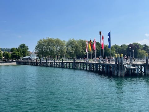 Erfolgreiche Airbnb-Immobilie: Charming apartment by the lake in Kressbronn Am Bodensee