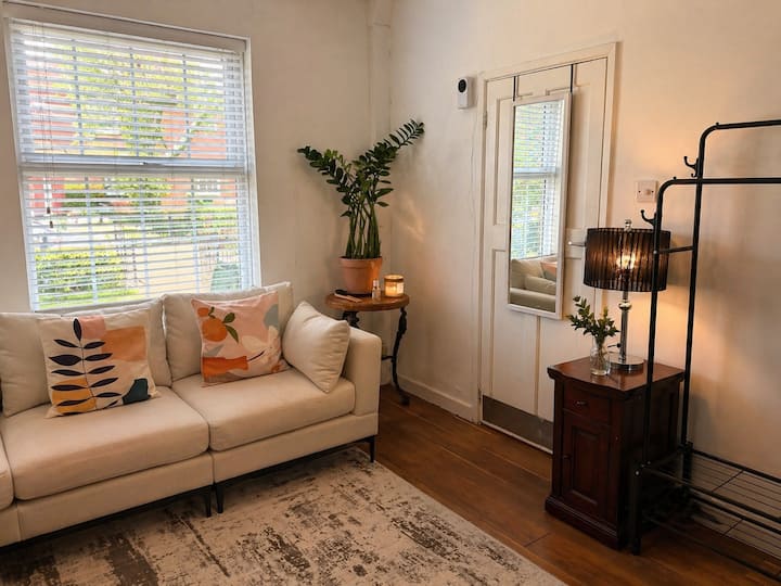 2 Bedroom Cosy House/garden - London, UK