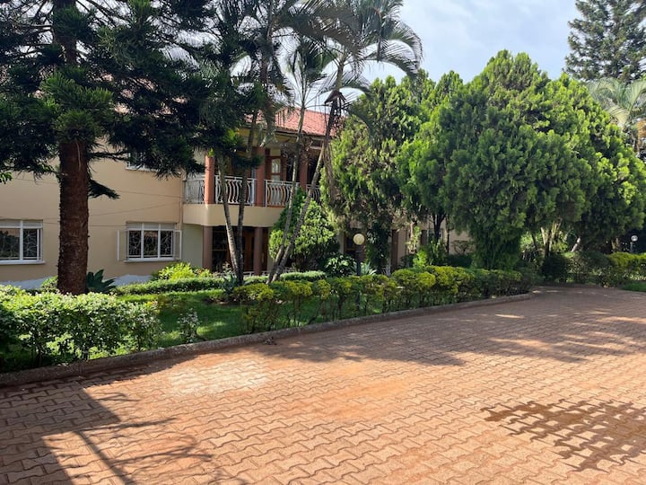 The Green Haven @Nsambya, Private Balcony & Garden - Ouganda