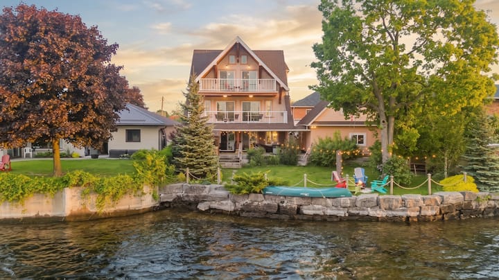 Bobcaygeon Waterfront Gem W/hot Tub & Bon Fire Pit - 밥케이젼