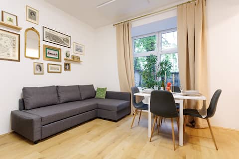 Popular Airbnb listing: Sissi Living - 8 minutes to Schönbrunn in Penzing