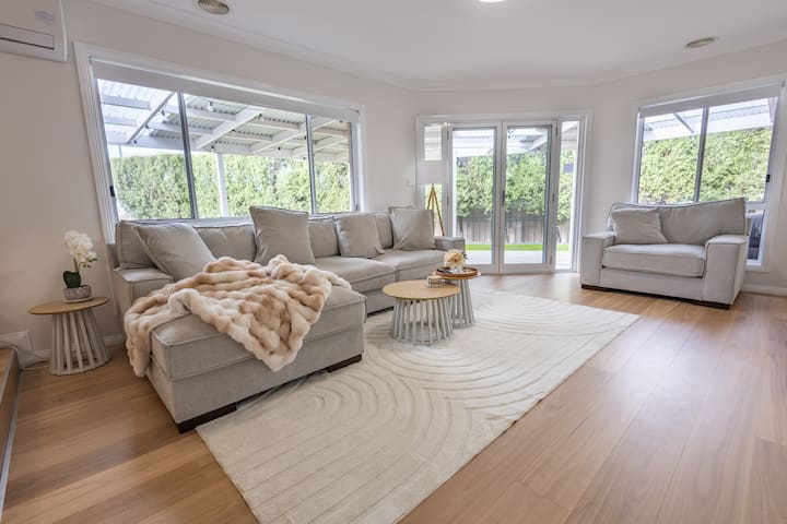 Spacious, Thoughtfully Prepared 4br Home In Wagga - Wagga Wagga