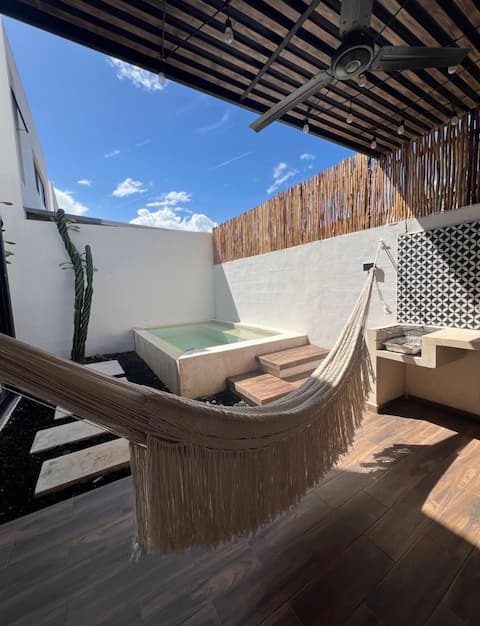 Modern Home w/ Pool, BBQ & Workspace –North Mérida