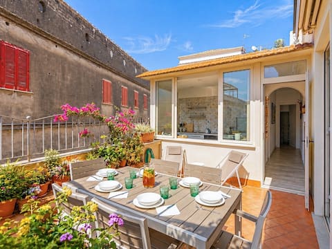 Spacious 3BR with Terrace, 2 Mins to Beach