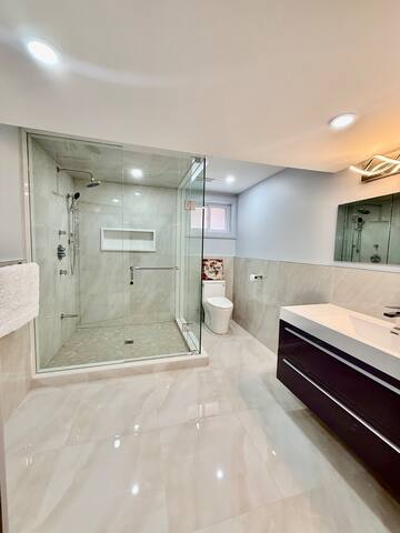 Noir & Nest gallery image 3