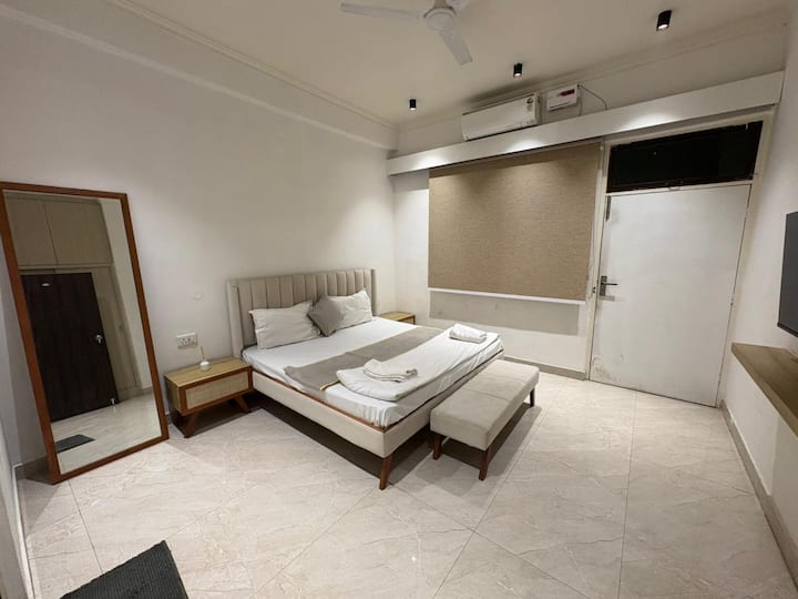 One Room In 2bhk- Ac|tv| Balcony (Non Kitchen) - Prayagraj
