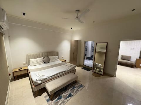 Spacious 2BHK-AC|TV|Balcony (Non Kitchen)