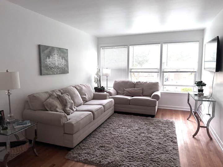 Comfy Cozy Northside 2br W/parking Space - Wilmette, IL
