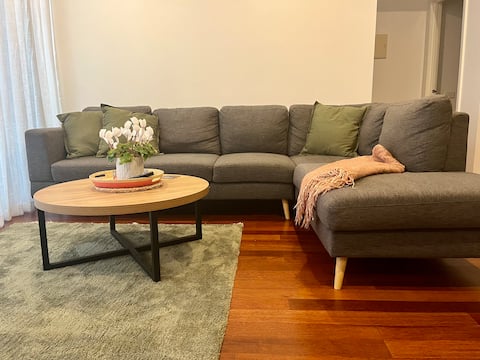 Top Airbnb: Vibrant Bay Street & Beach! in Port Melbourne