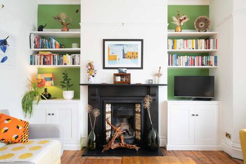 Successful Airbnb property: Stylish garden flat with parking in Bristol