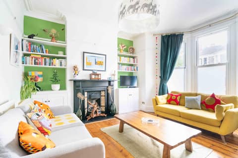 Stylish garden flat with parking