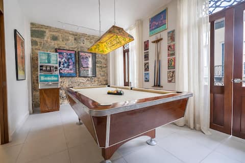 Full house, billiards, jacuzzi, private rooftop