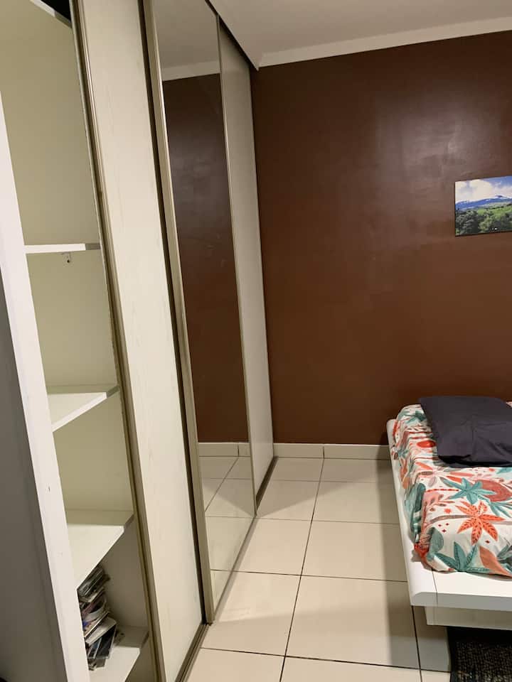 Chambre Avec Bureau. Providence. - Saint-Denis, La Réunion