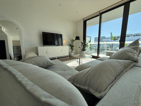 City - Train 5 Mins Rooftop Pool & Free Car Park