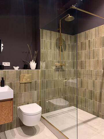 Spacious 9 Bedroom Apartment gallery image 5