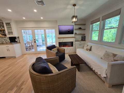 Top Airbnb: Sunset Pond views on Cape Cod in West Yarmouth