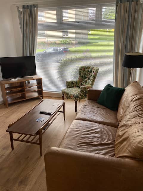 Top Airbnb: Edinburgh 4 bedroom 2 bathroom house. in Drum Brae & Gyle